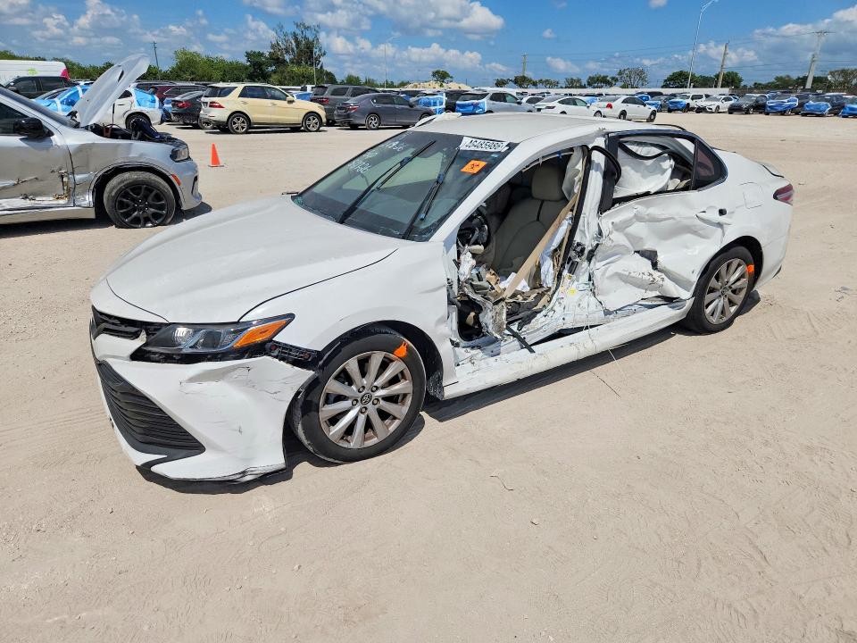 2018 TOYOTA CAMRY LE - 1