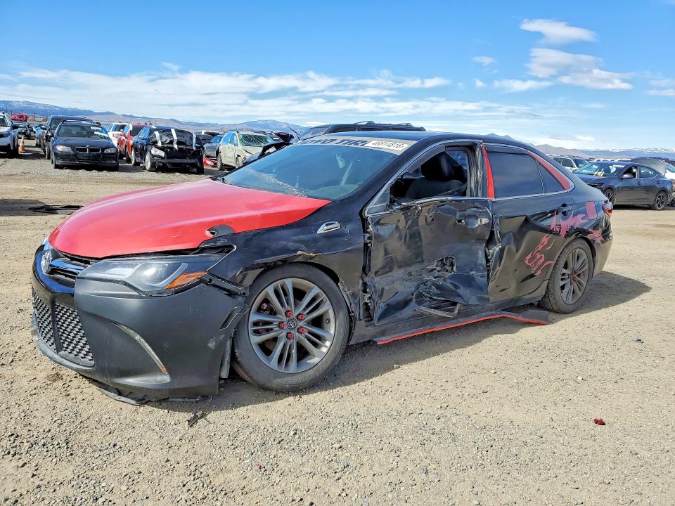 2016 TOYOTA CAMRY SE - 1