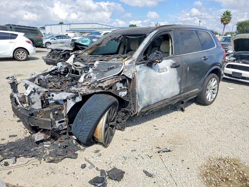 2016 VOLVO XC90 T6 - 1