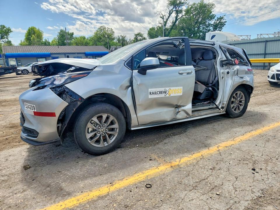 2024 TOYOTA SIENNA LE - 1