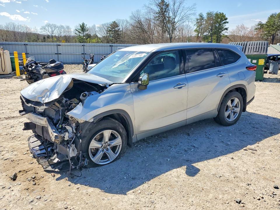 2022 TOYOTA HIGHLANDER LE - 1