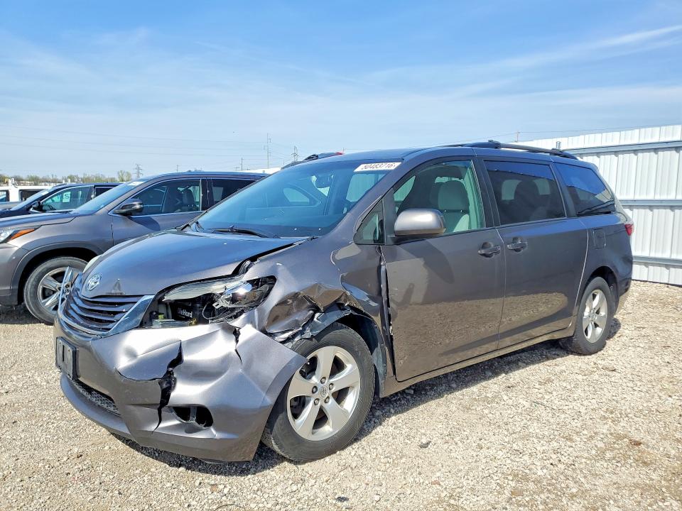 2016 TOYOTA SIENNA LE - 1