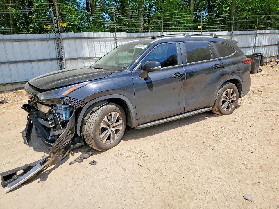 2023 TOYOTA HIGHLANDER XLE - 1