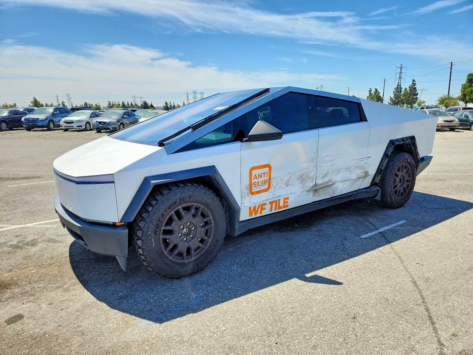 2024 TESLA CYBERTRUCK - 1