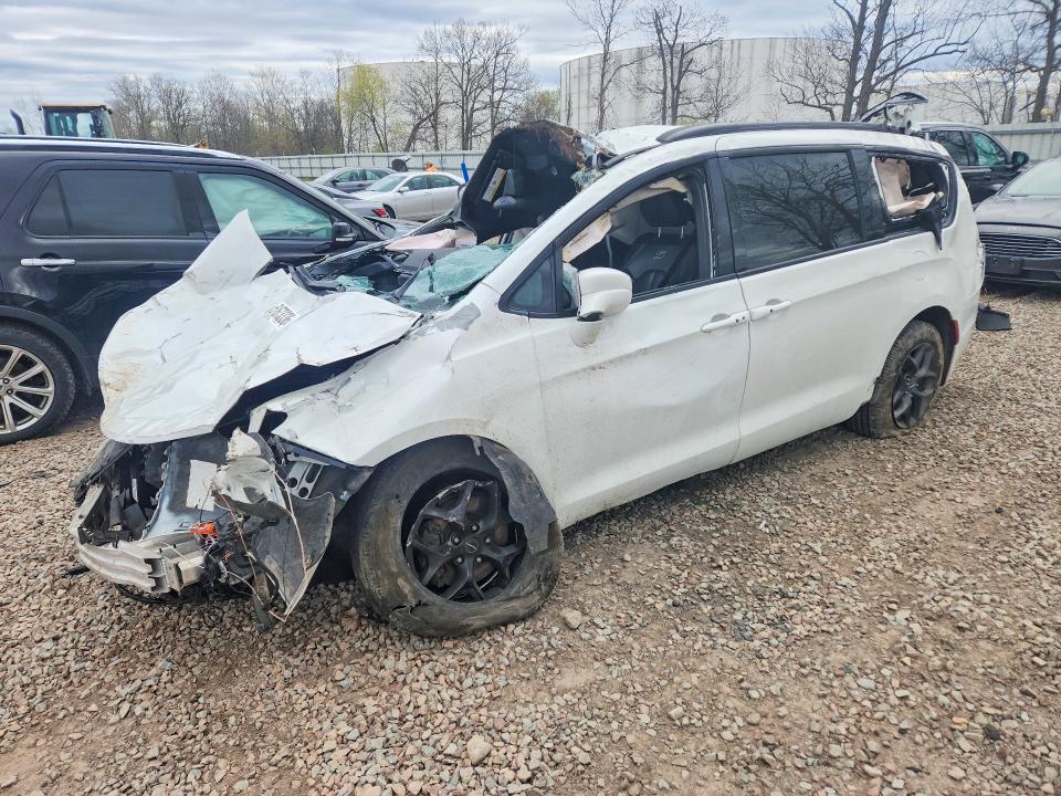 2019 CHRYSLER PACIFICA TOURING L - 1