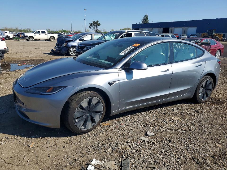 2025 TESLA MODEL 3 - 1