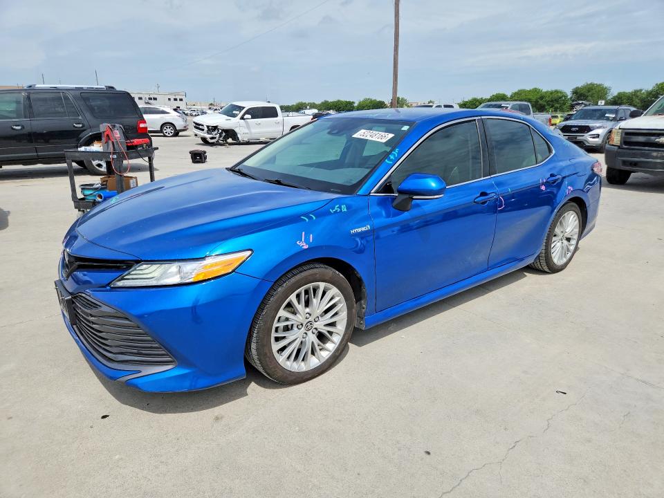 2020 TOYOTA CAMRY XLE - 1