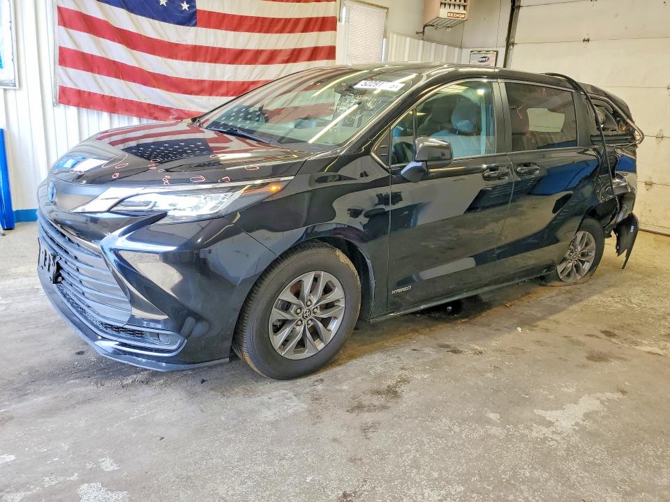 2021 TOYOTA SIENNA LE - 1