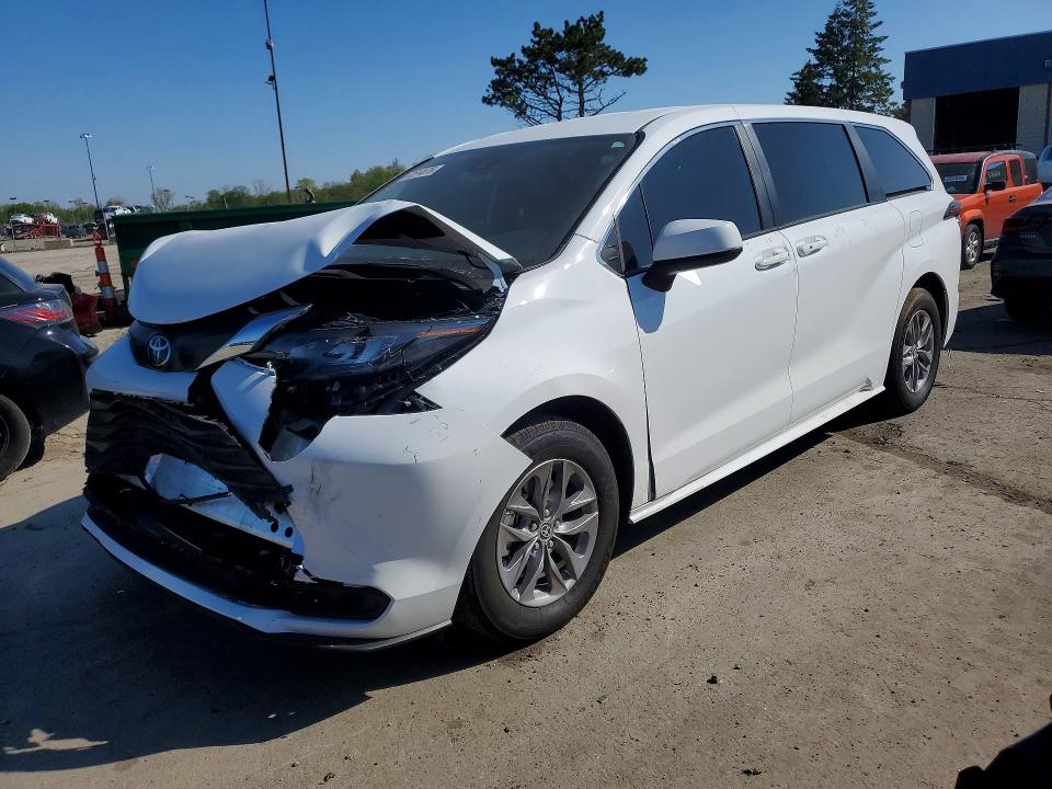 2026 TOYOTA SIENNA LE - 1