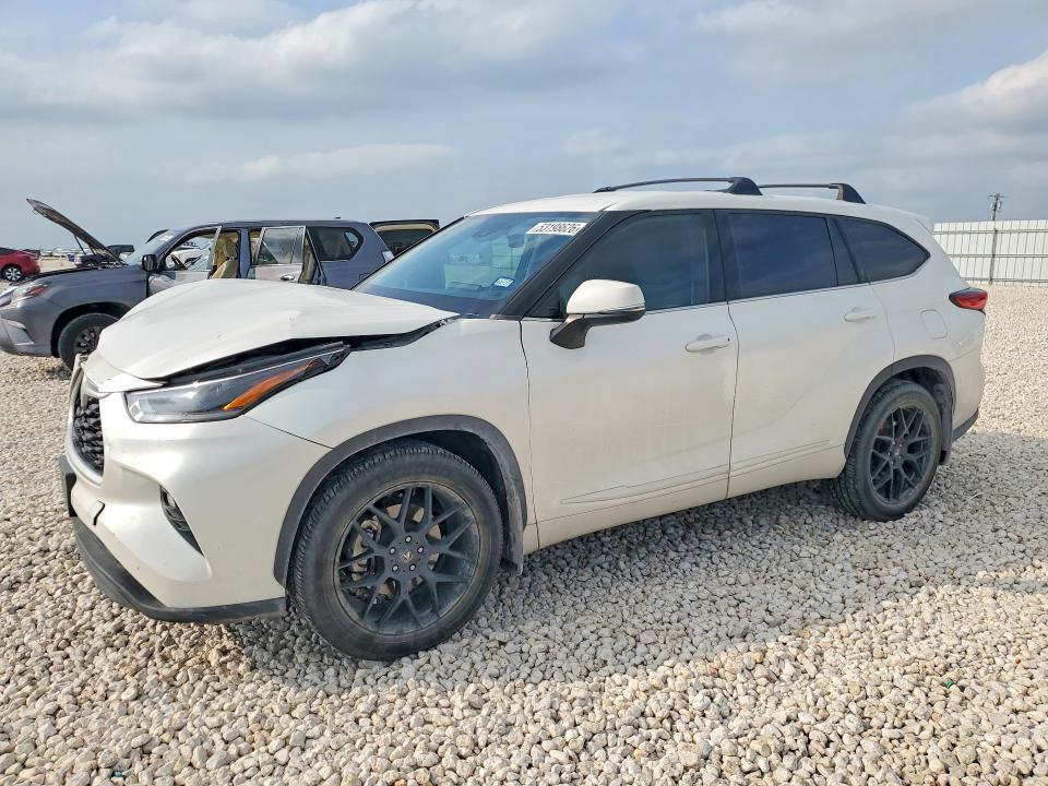 2021 TOYOTA HIGHLANDER LE - 1