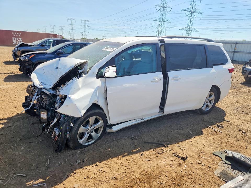 2017 TOYOTA SIENNA LE - 1