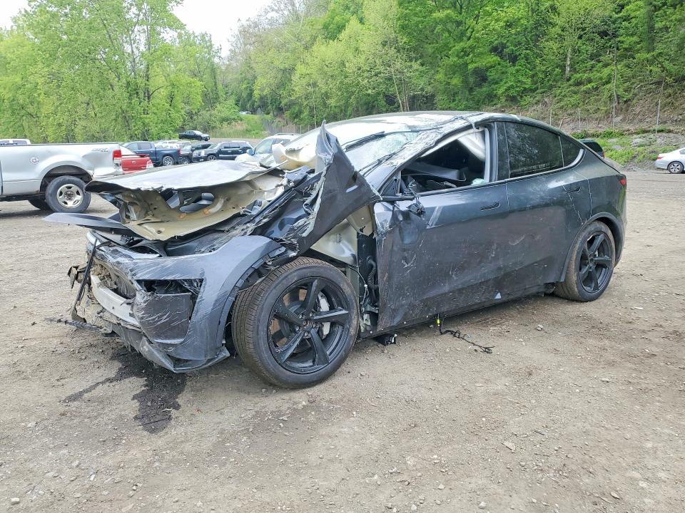 2026 TESLA MODEL Y - 1