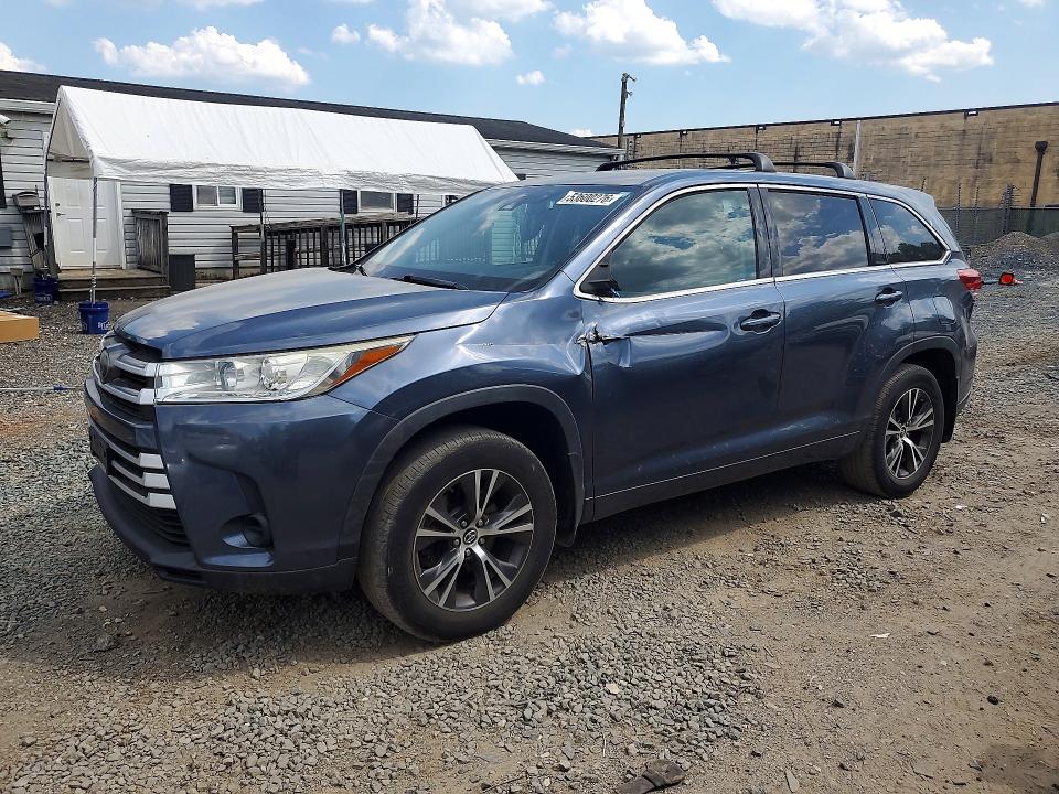 2017 TOYOTA HIGHLANDER LE - 1