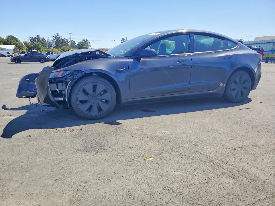 2025 TESLA MODEL 3 - 1
