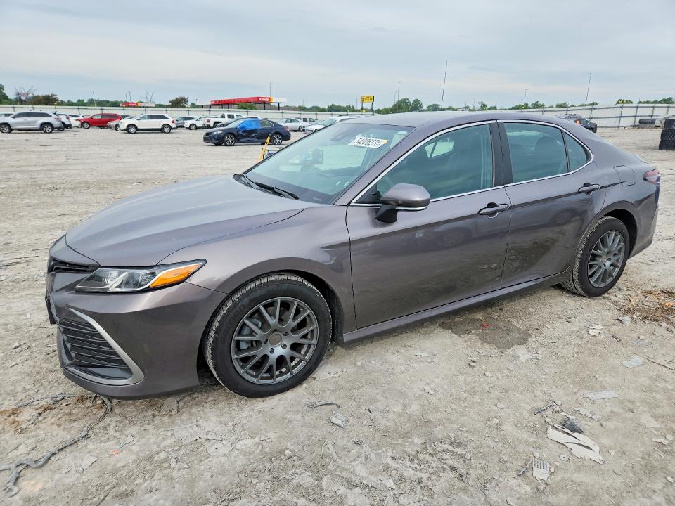 2022 TOYOTA CAMRY LE - 1