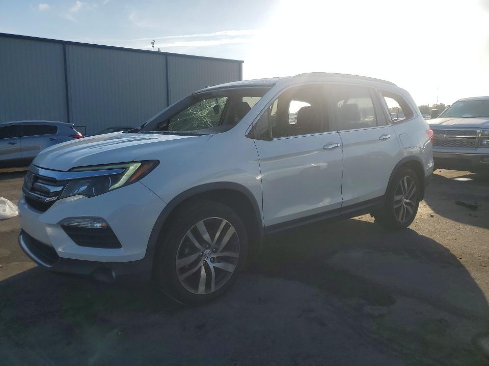2017 HONDA PILOT TOURING - 1