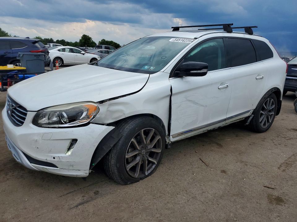 2017 VOLVO XC60 T6 DYNAMIC - 1