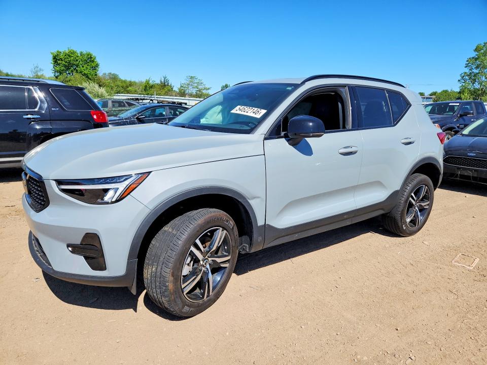 2024 VOLVO XC40 CORE - 1