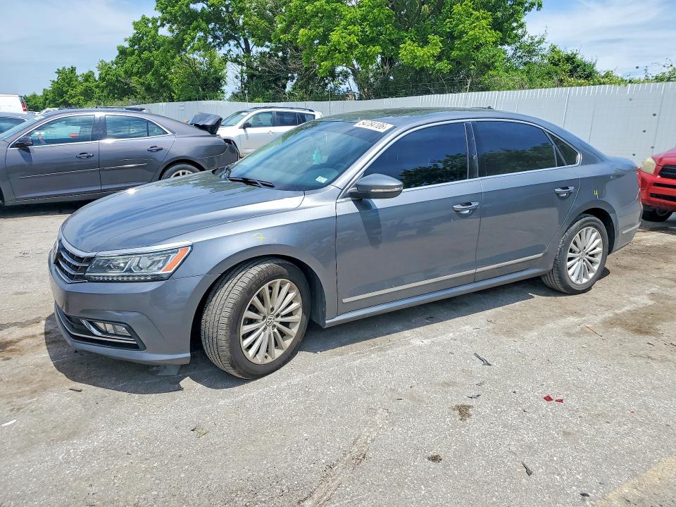 2016 VOLKSWAGEN PASSAT SE - 1