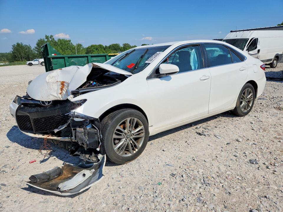 2016 TOYOTA CAMRY SE - 1