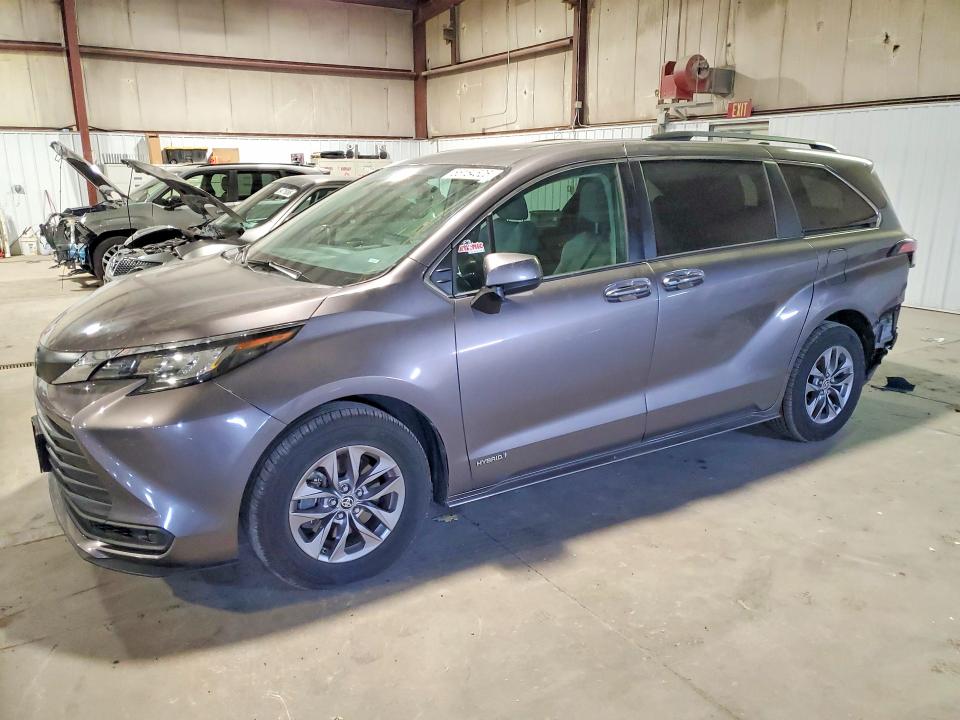 2021 TOYOTA SIENNA LE - 1