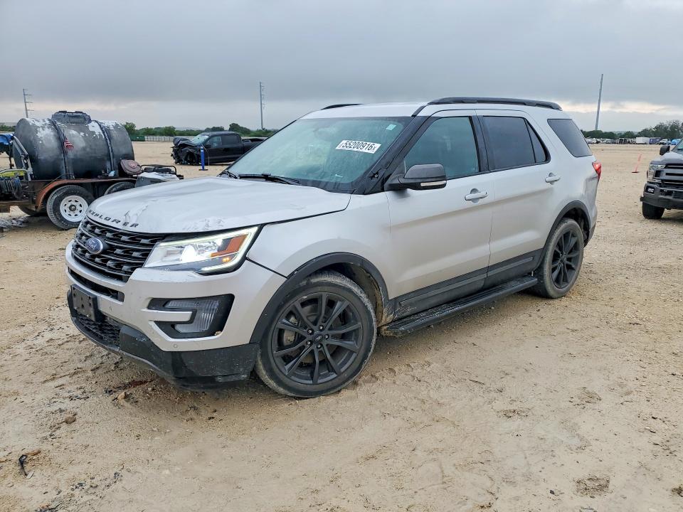 2017 FORD EXPLORER XLT - 1
