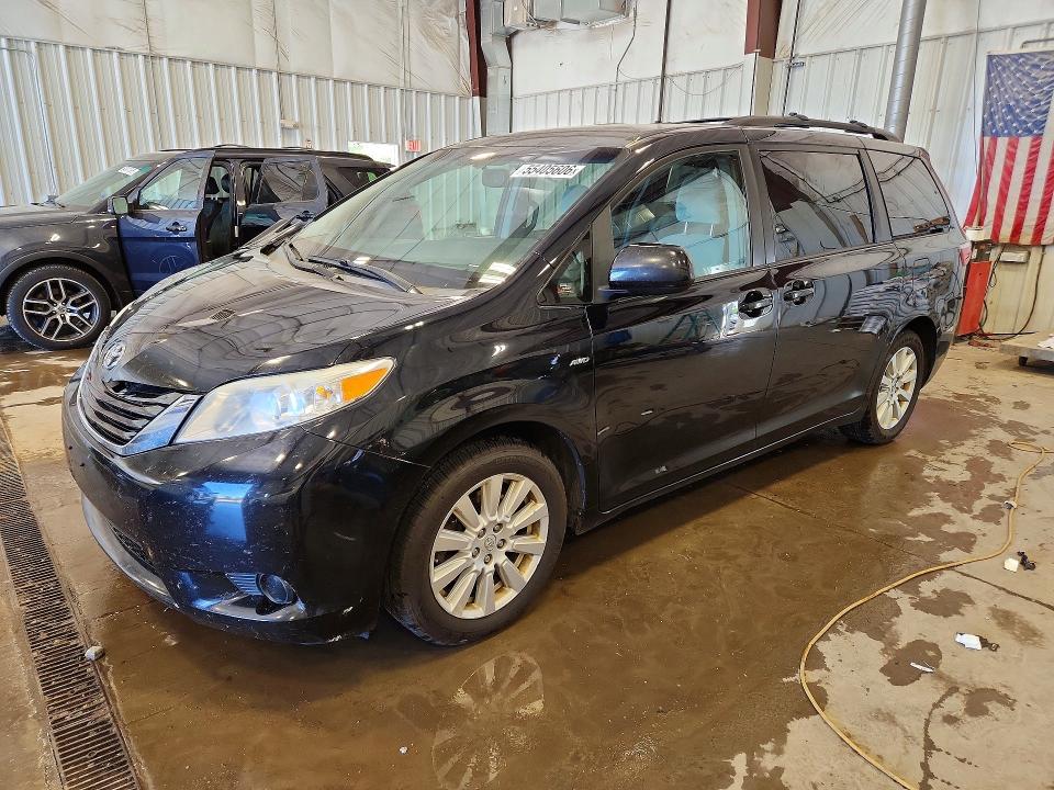 2017 TOYOTA SIENNA LE - 1
