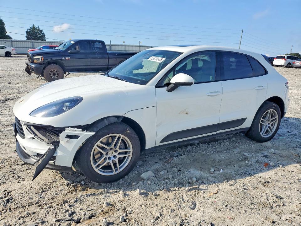 2021 PORSCHE MACAN - 1