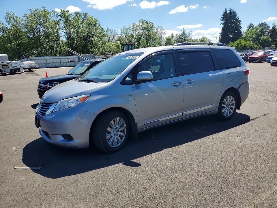2017 TOYOTA SIENNA LE - 1