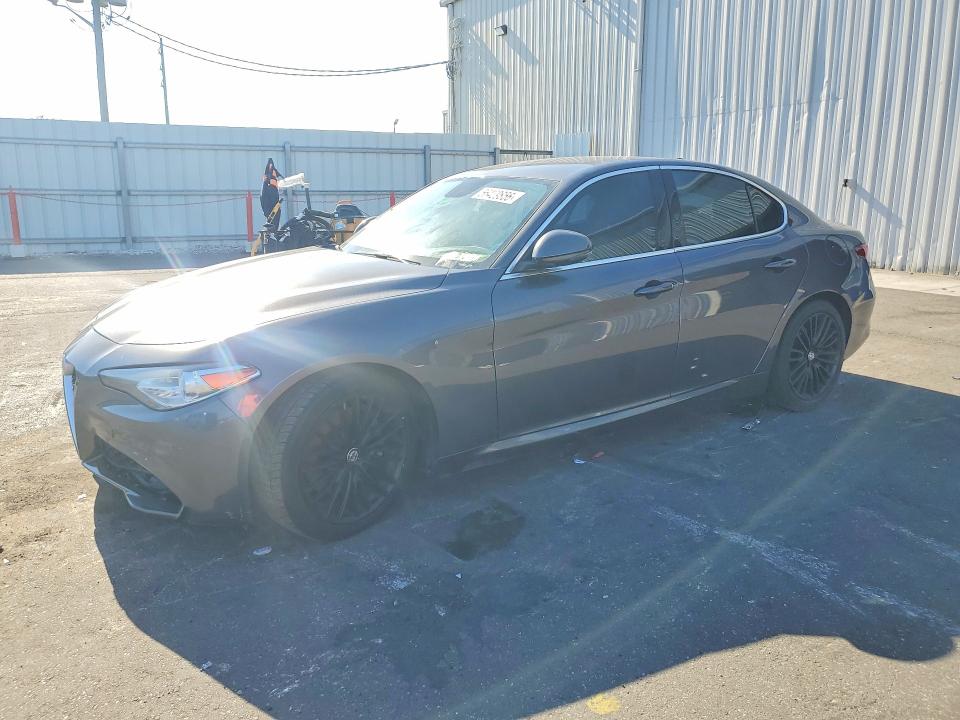 2017 ALFA ROMEO GIULIA TI - 1