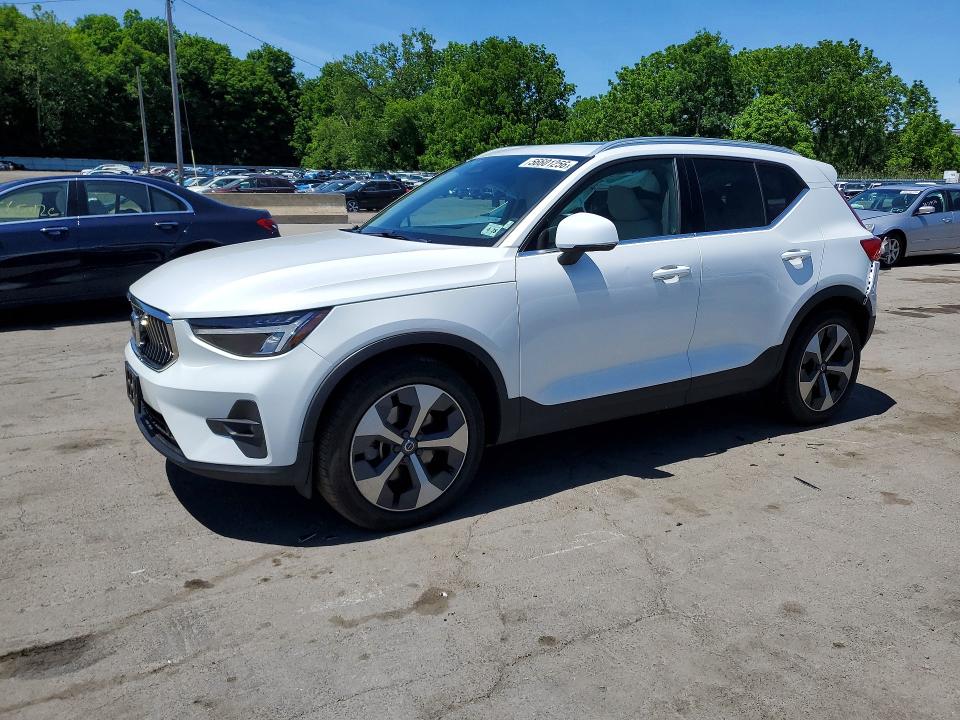 2023 VOLVO XC40 PLUS - 1