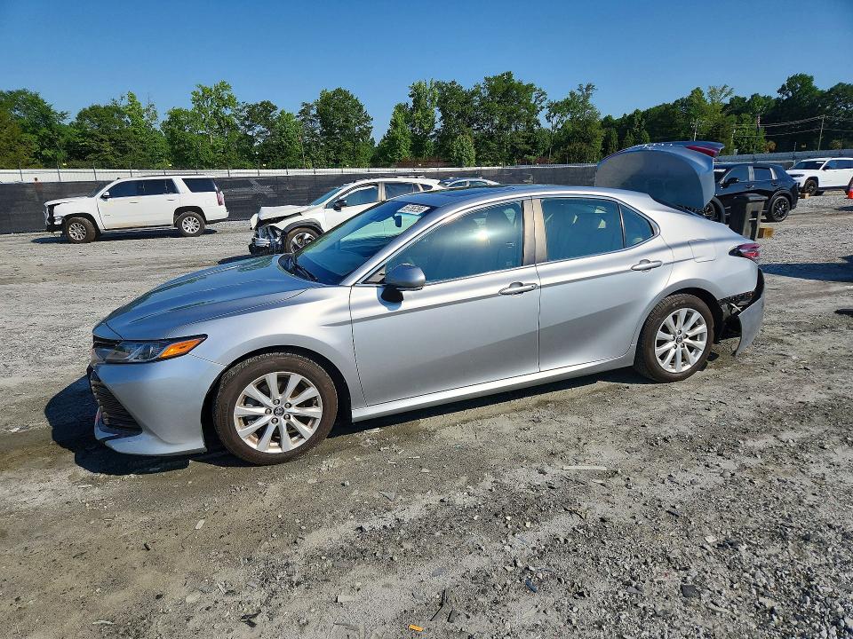 2018 TOYOTA CAMRY LE - 1