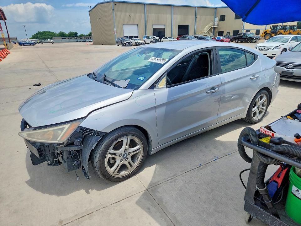 2019 HYUNDAI ELANTRA SE - 1