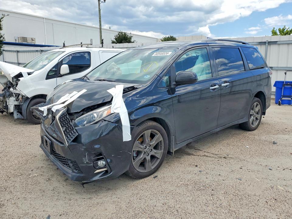 2019 TOYOTA SIENNA SE 8-PASSENGER - 1