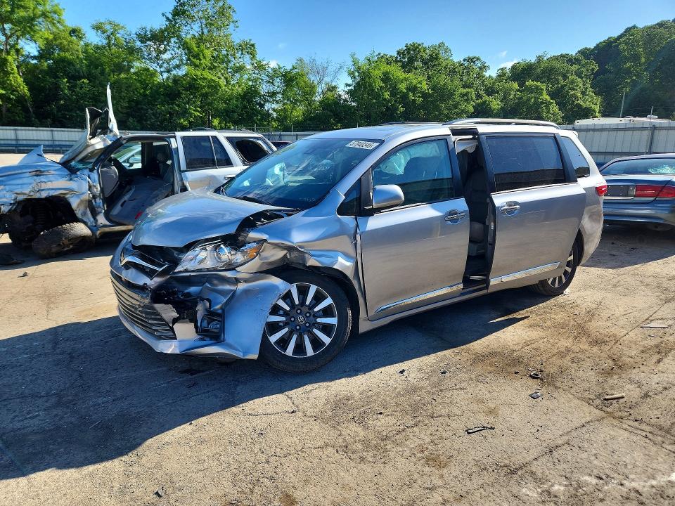 2018 TOYOTA SIENNA XLE 7-PASSENGER - 1