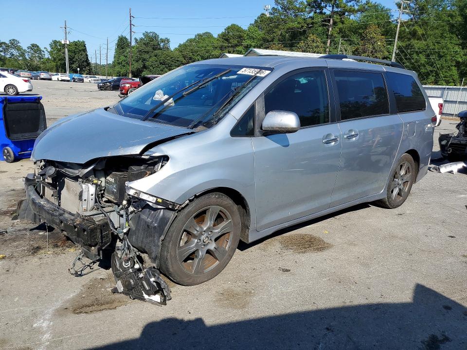 2018 TOYOTA SIENNA SE 8-PASSENGER - 1