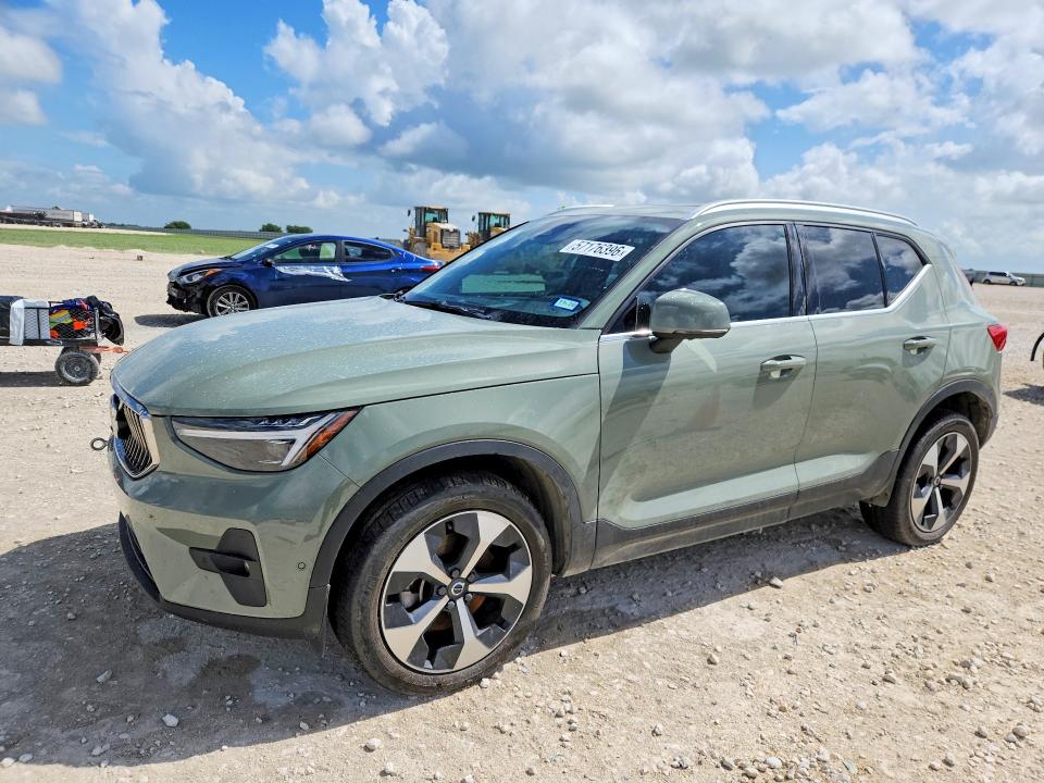 2025 VOLVO XC40 PLUS - 1