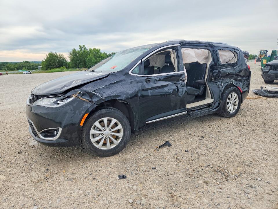 2019 CHRYSLER PACIFICA TOURING L - 1