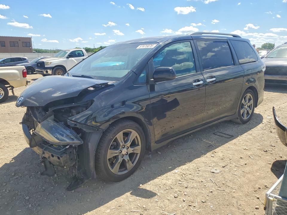 2017 TOYOTA SIENNA SE - 1
