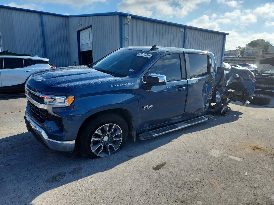 2024 CHEVROLET SILVERADO LT - 1