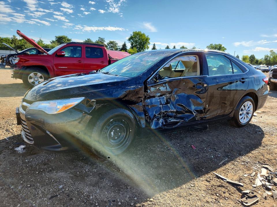 2016 TOYOTA CAMRY LE - 1