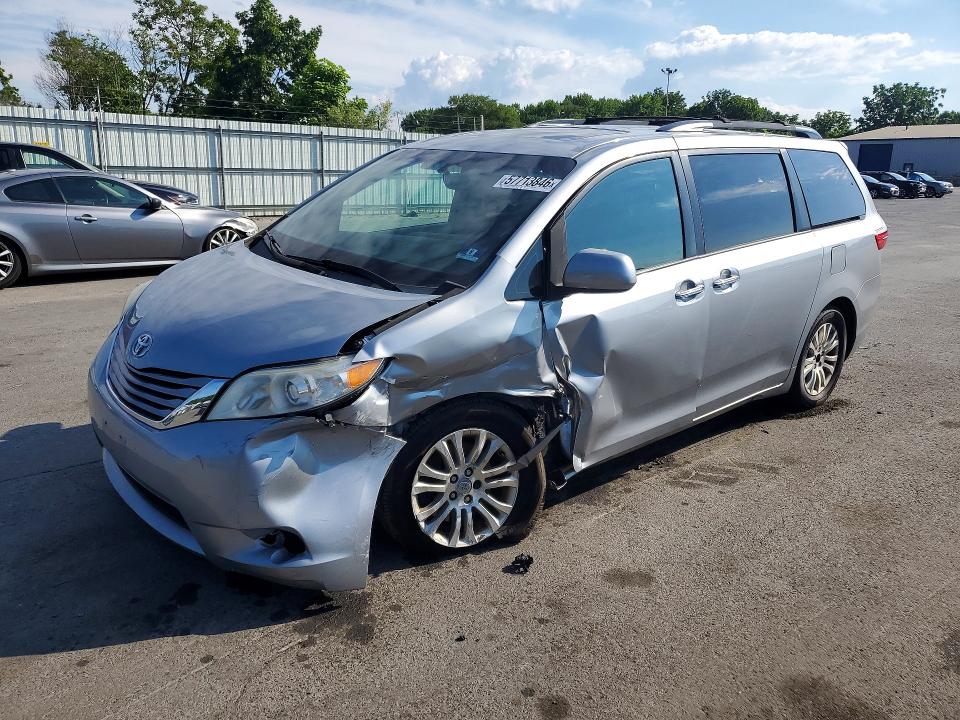 2017 TOYOTA SIENNA XLE 8-PASSENGER - 1