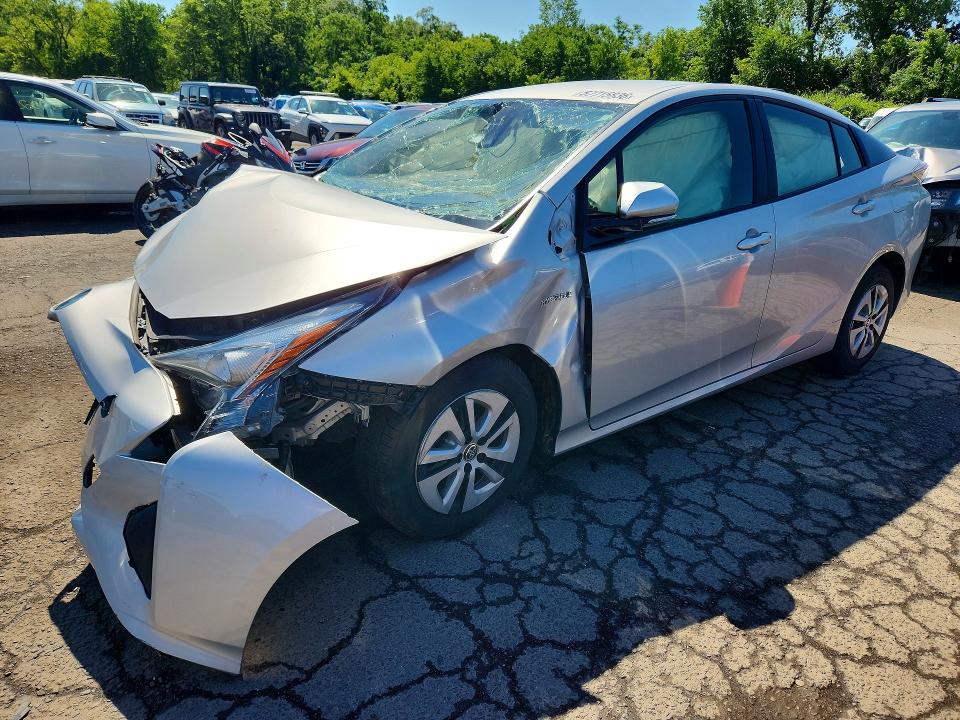 2017 TOYOTA PRIUS THREE - 1