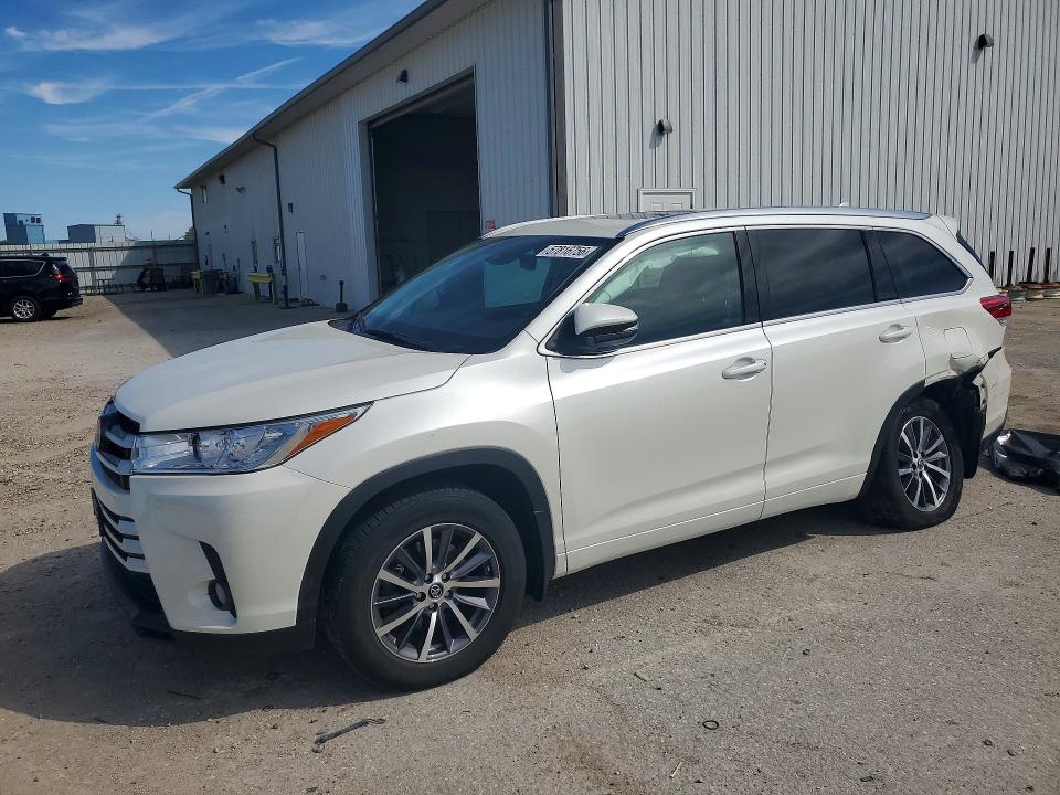 2017 TOYOTA HIGHLANDER - 1
