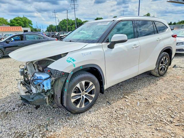 2021 TOYOTA HIGHLANDER XLE - 1