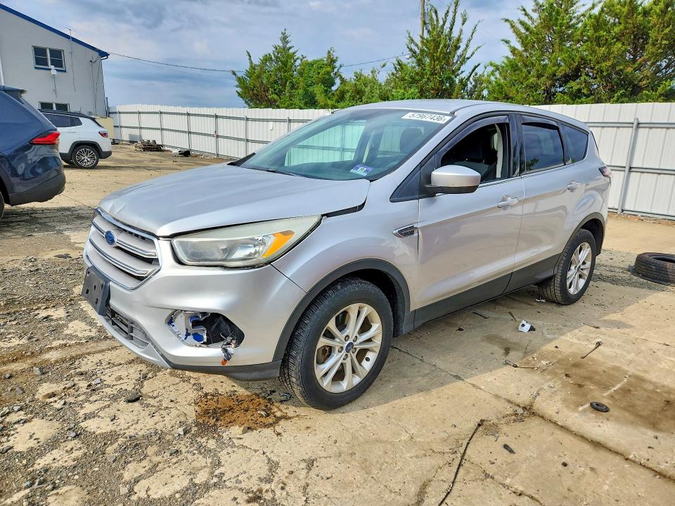 2017 FORD ESCAPE SE - 1