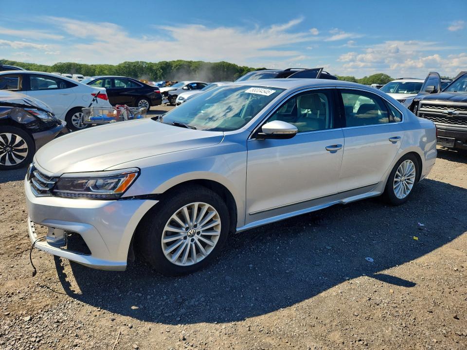 2017 VOLKSWAGEN PASSAT SE - 1