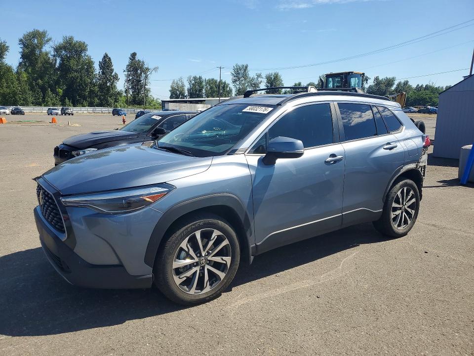 2022 TOYOTA COROLLA CROSS XLE - 1