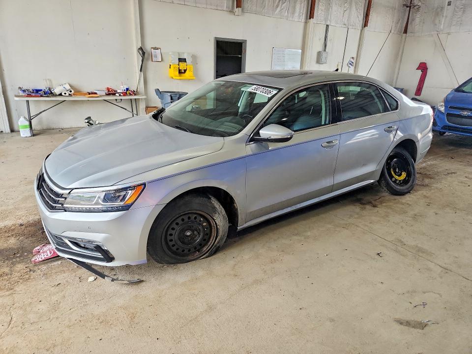 2018 VOLKSWAGEN PASSAT SE - 1