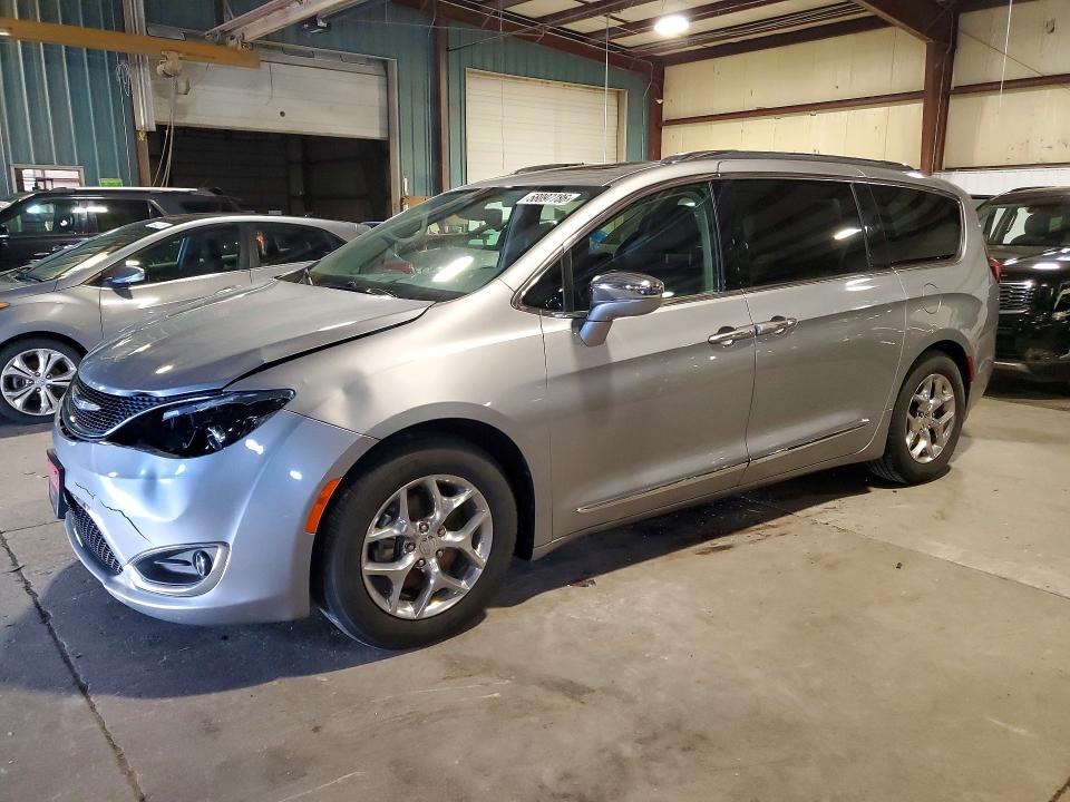 2018 CHRYSLER PACIFICA LIMITED - 1